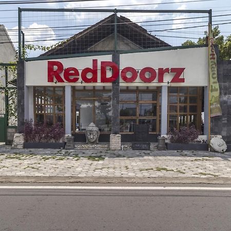 Reddoorz Plus @ Flory Hotel Yogyakarta Luaran gambar