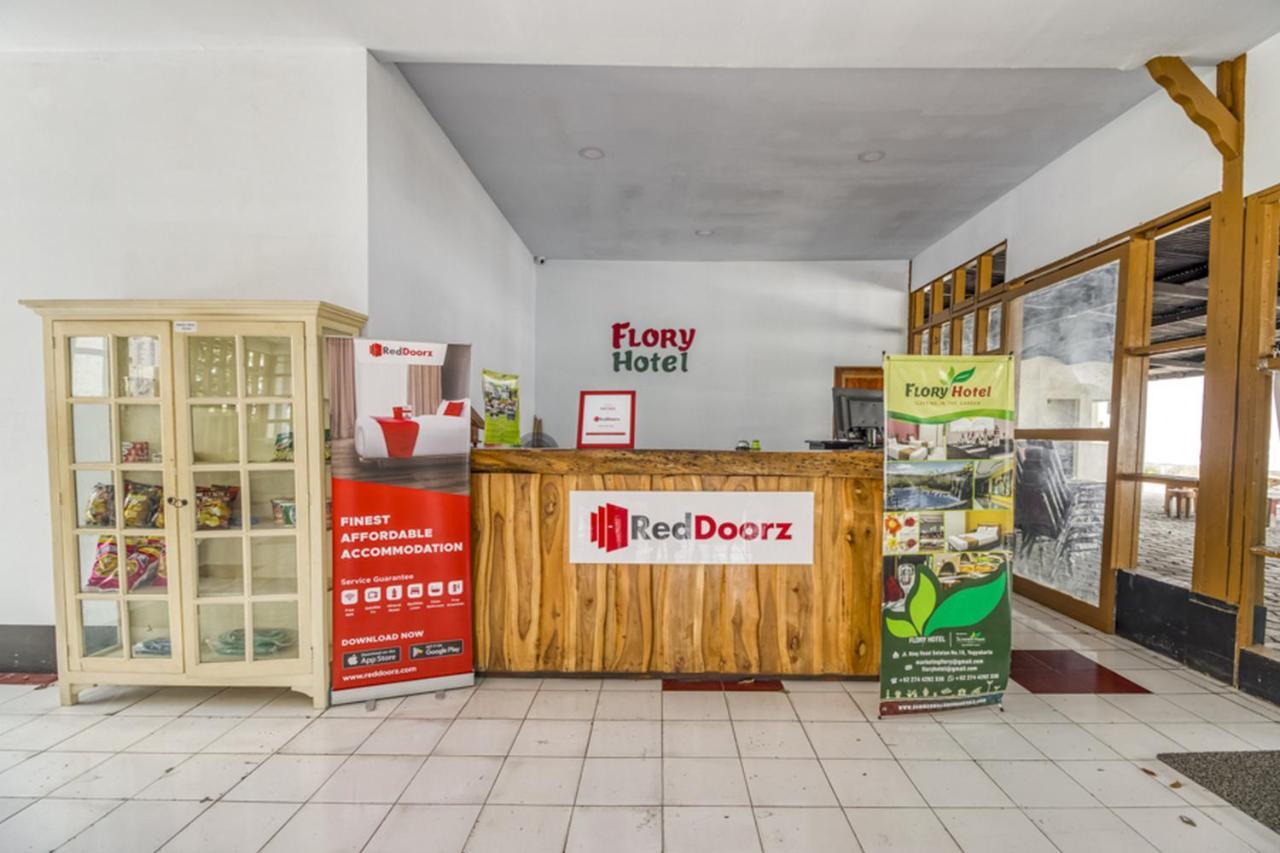 Reddoorz Plus @ Flory Hotel Yogyakarta Luaran gambar