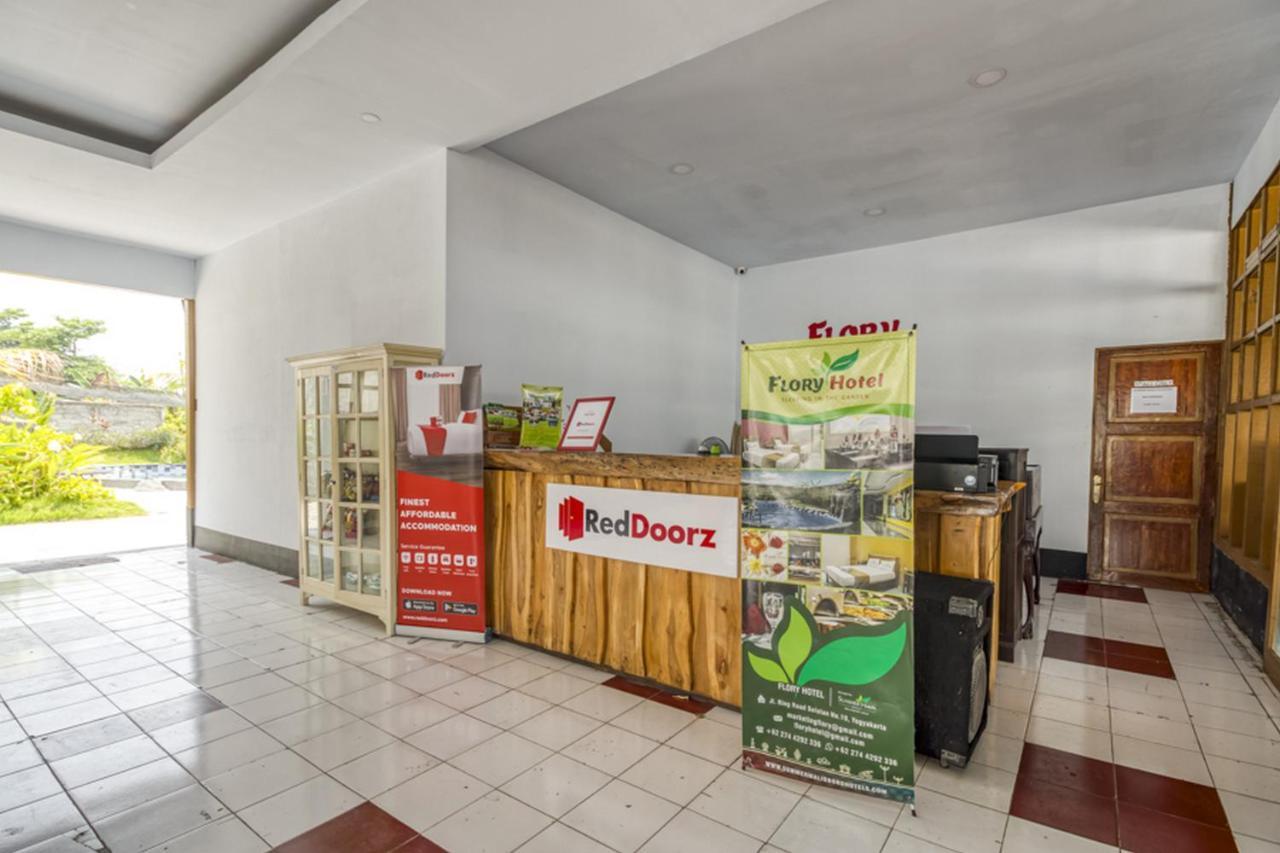 Reddoorz Plus @ Flory Hotel Yogyakarta Luaran gambar