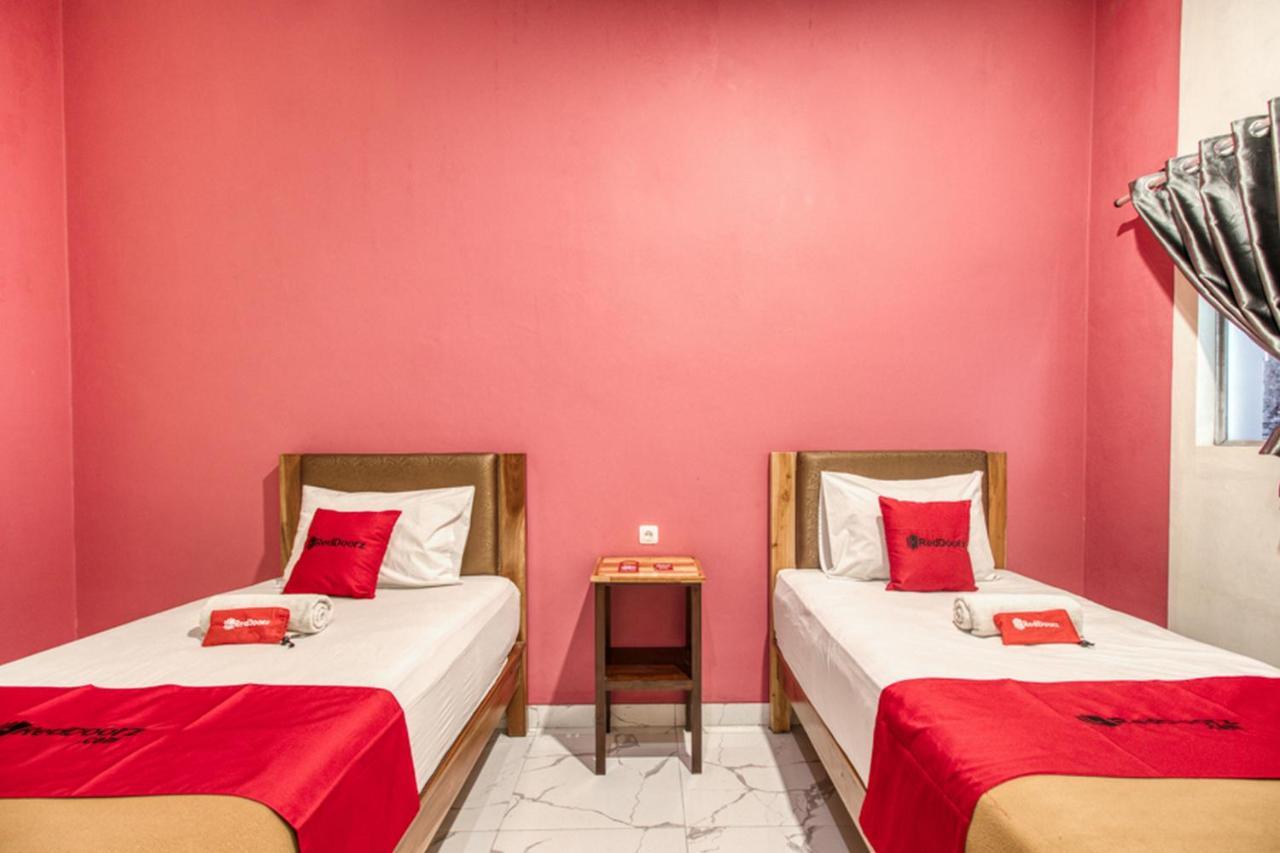 Reddoorz Plus @ Flory Hotel Yogyakarta Luaran gambar
