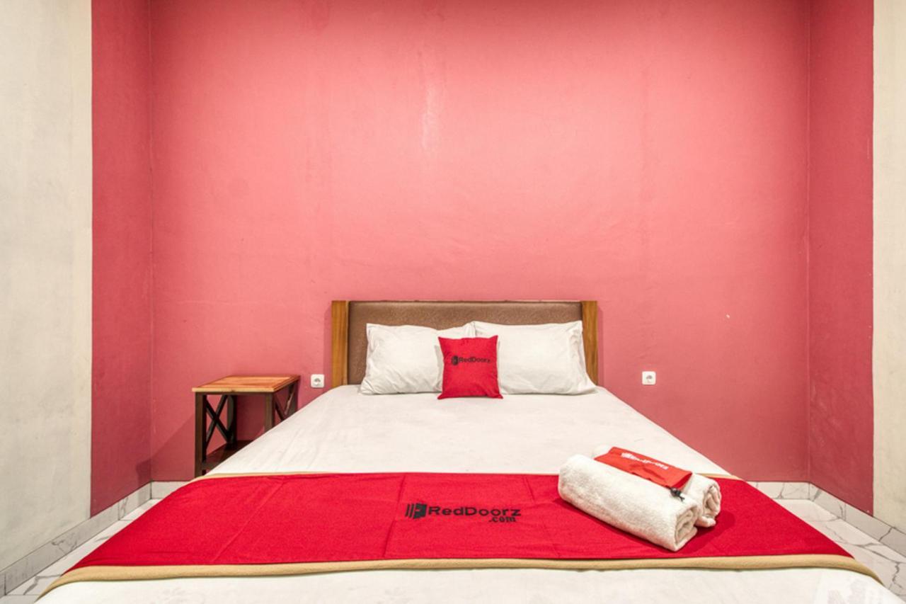 Reddoorz Plus @ Flory Hotel Yogyakarta Luaran gambar