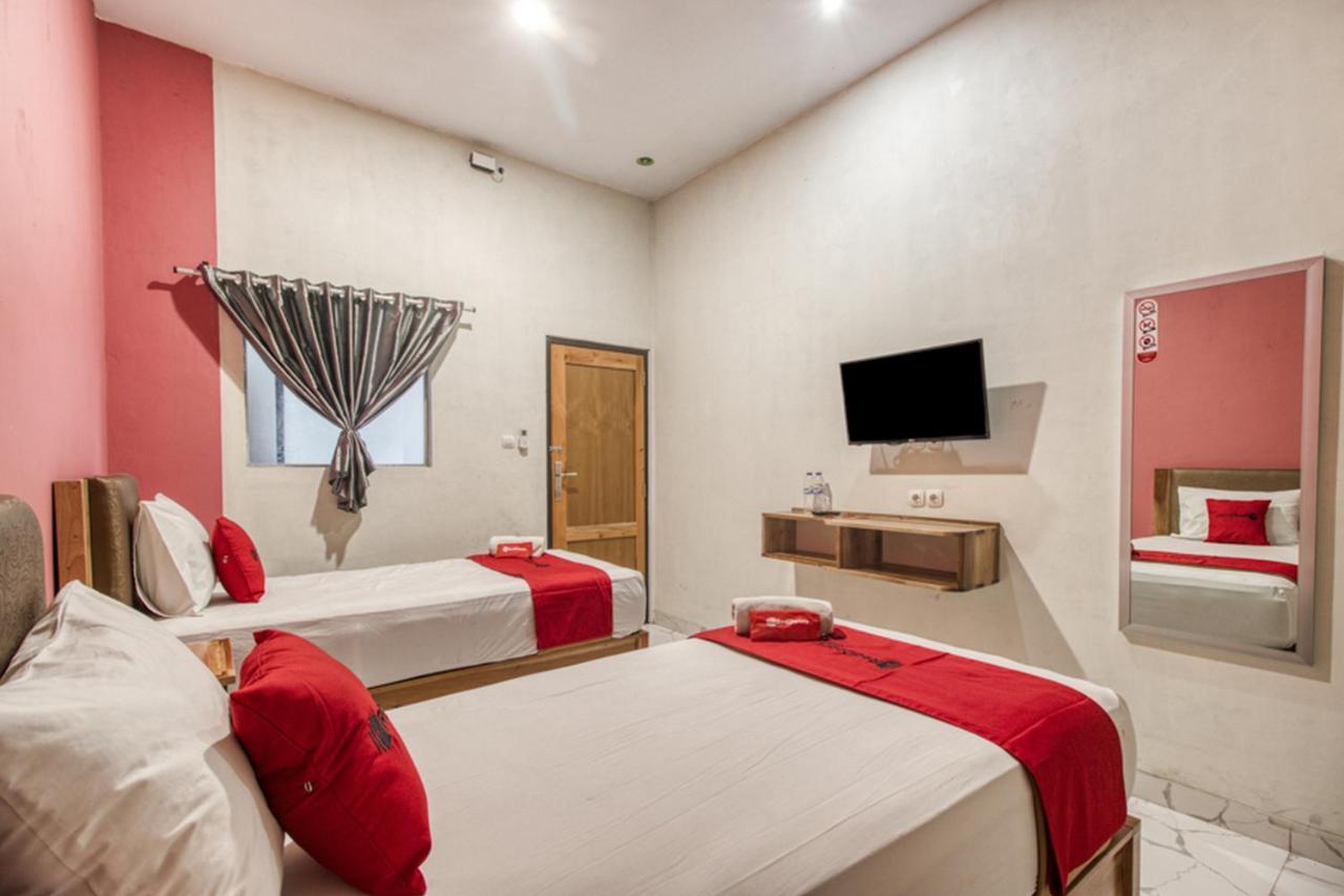 Reddoorz Plus @ Flory Hotel Yogyakarta Luaran gambar